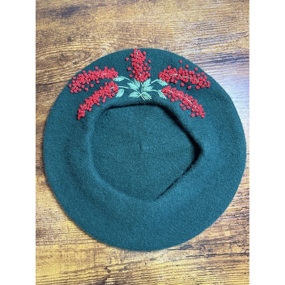 Hand-embroidered green wool beret with Delicate Red Berries And Green Leaves - Picture 5 of 5